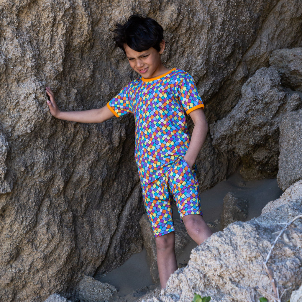 Rainbow scales | Tee