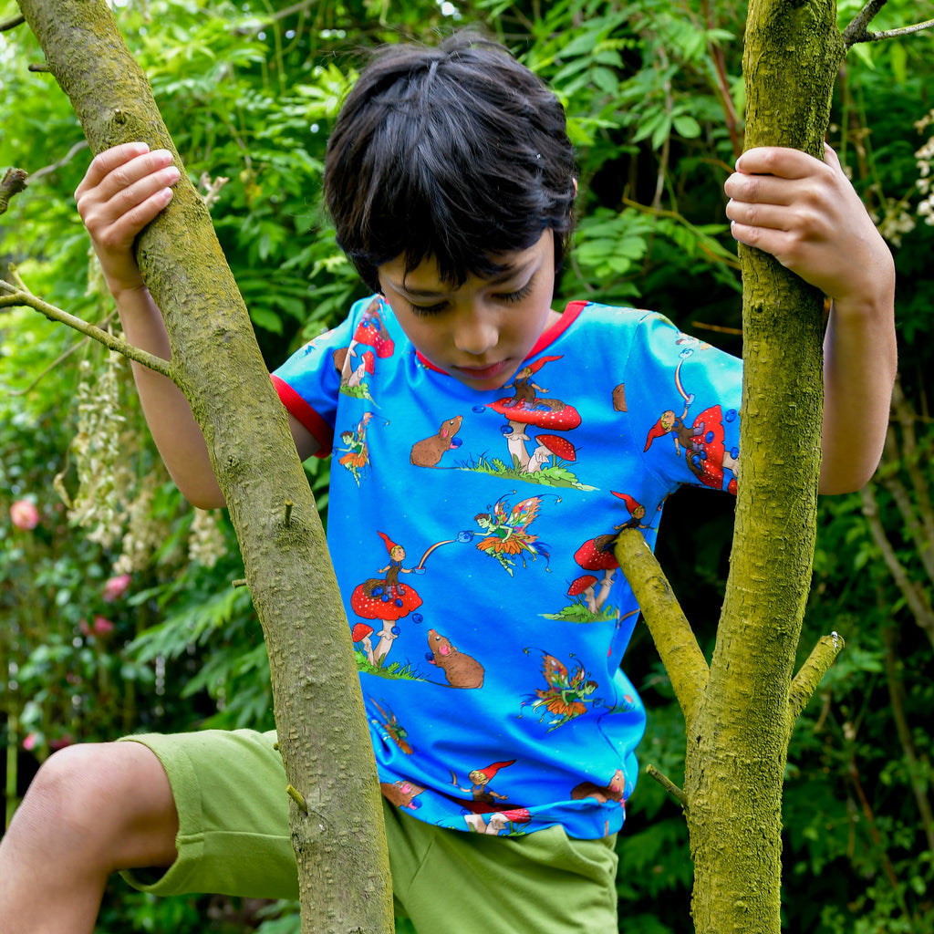 Basil the Curious Gnome | Tee