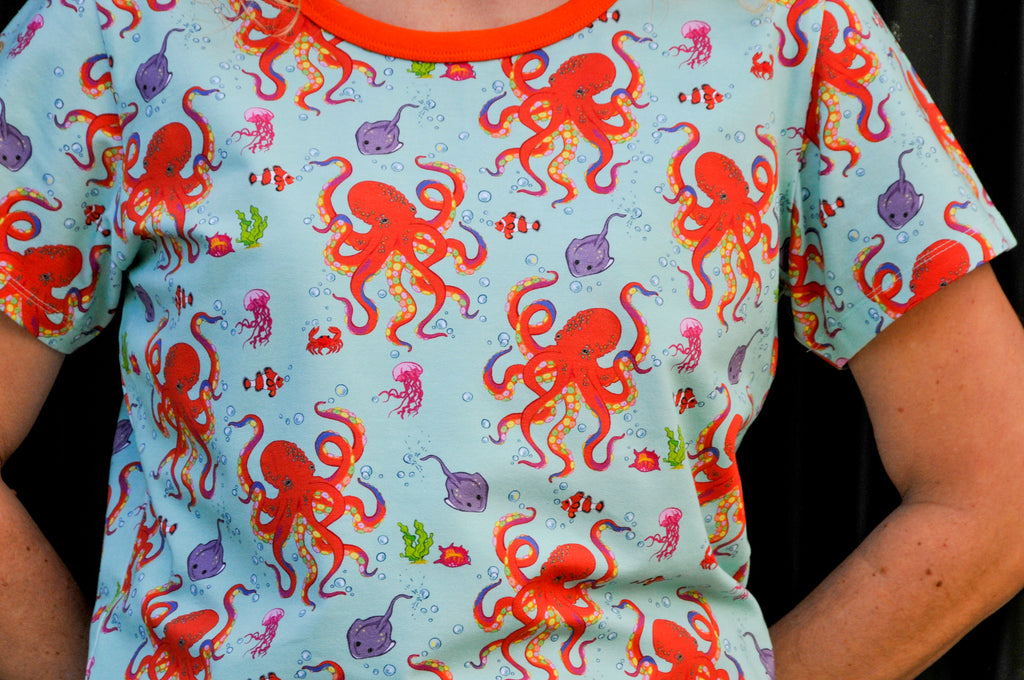 Octavia the Bubble Maker | Adult tee