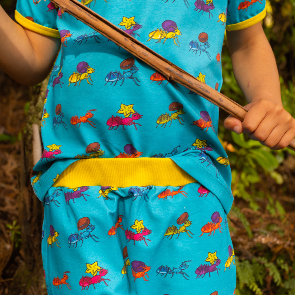 Rainbow Ants | Tee