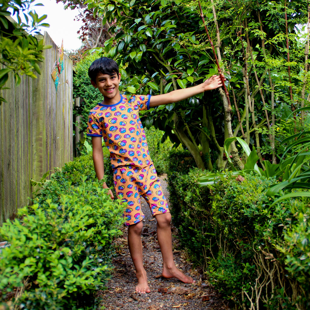 Rainbow Leopard Spots | Tee