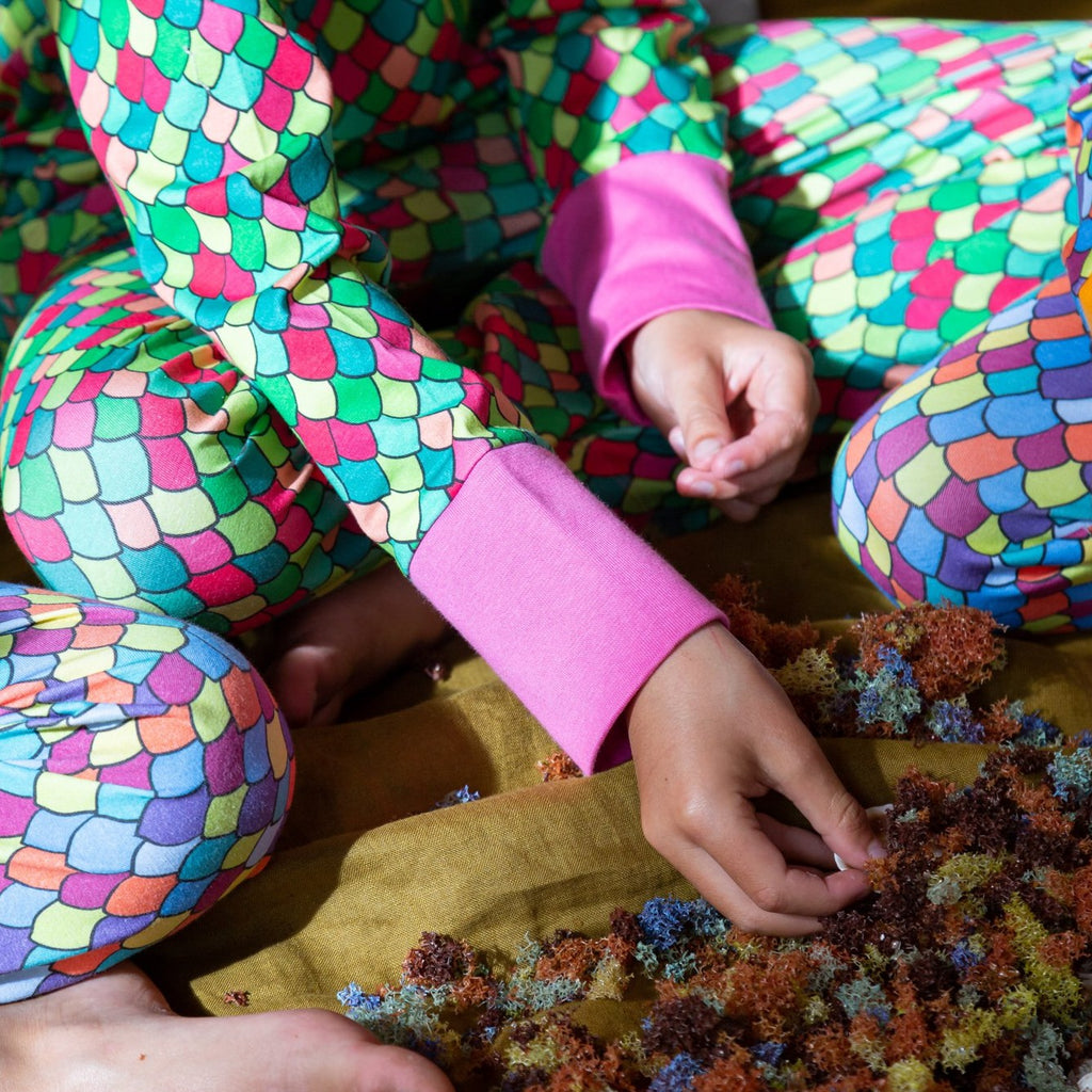 Rainbow scales pink cosmos | Long sleeve tee