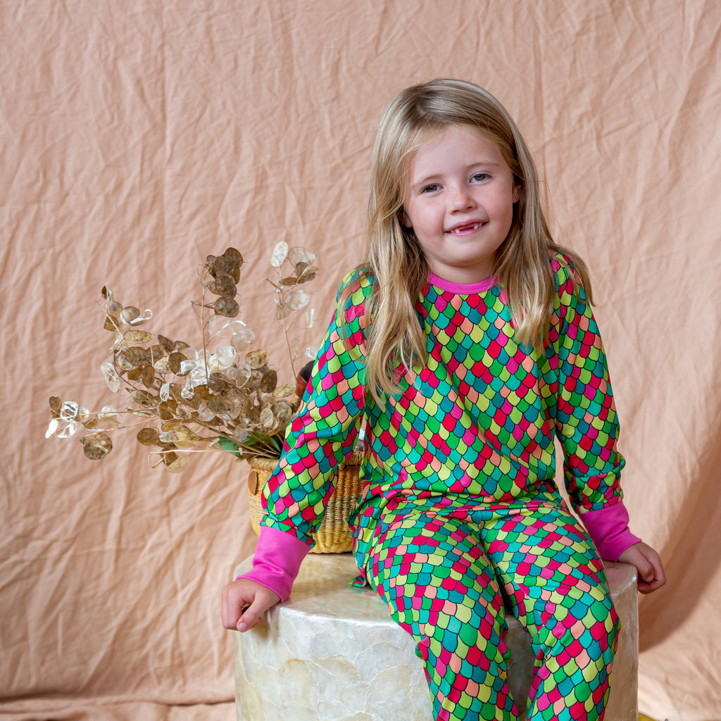 Rainbow scales pink cosmos | Long sleeve tee