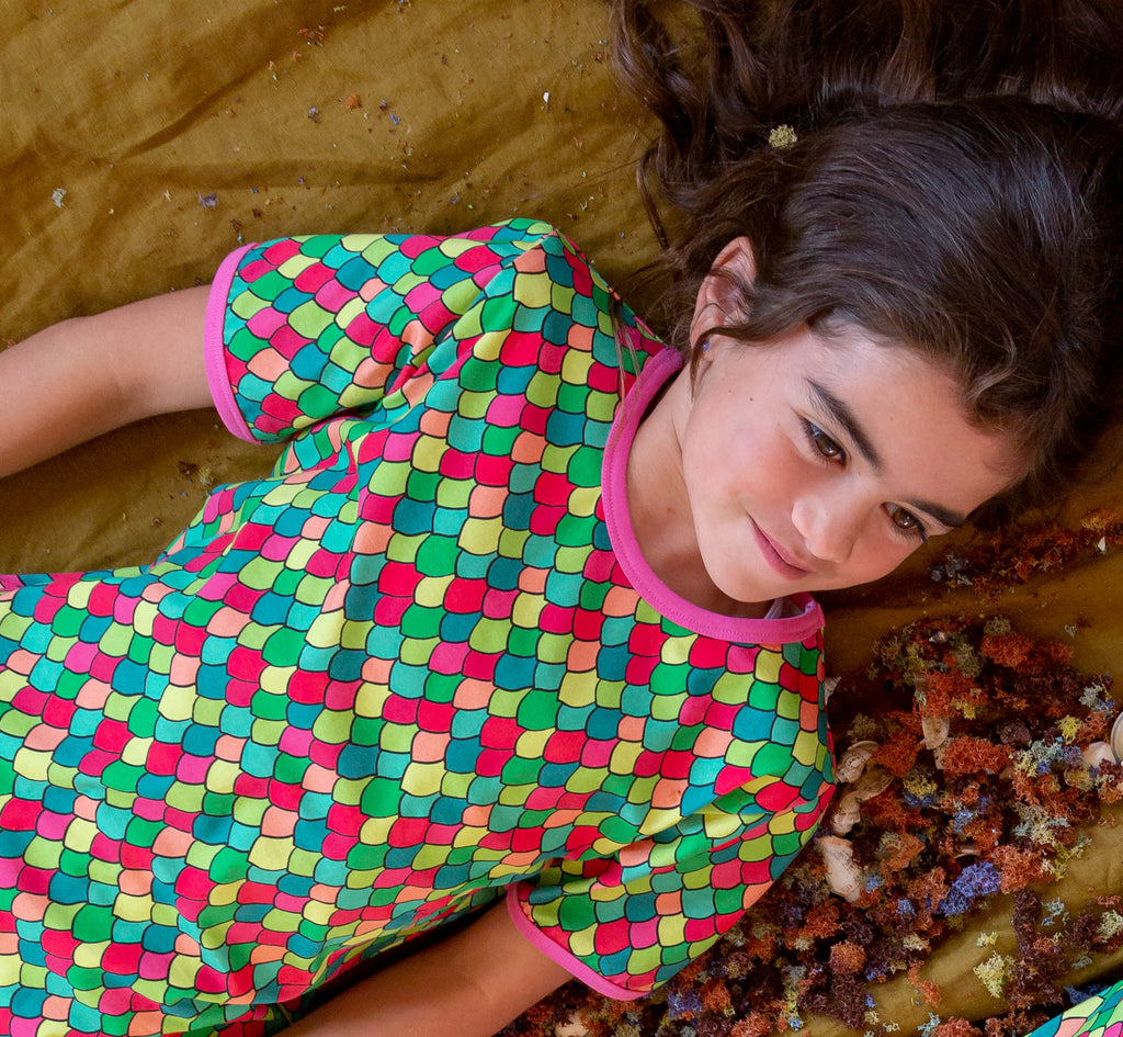 Rainbow Scales Pink Cosmos | Tee