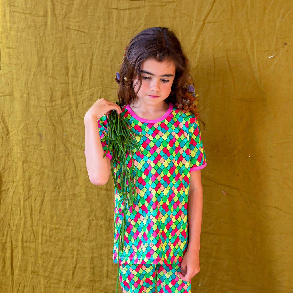 Rainbow Scales Pink Cosmos | Tee